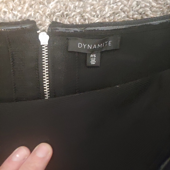 Dynamite Minimalist Black Crop Top Size Small - Picture 2 of 3